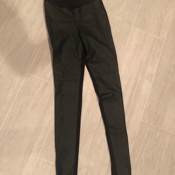 COTTON ON. Front facing pleather plants. - Picture 2 of 3